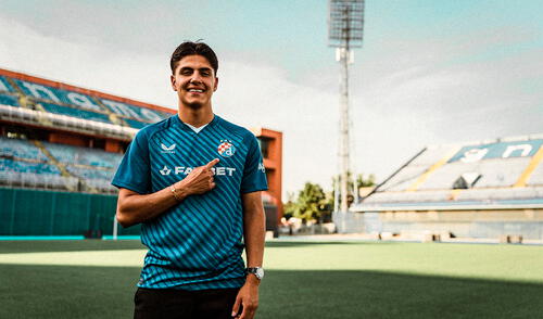 Matteo Pérez Vinlöf poso con la camiseta del Dinamo Zagreb. Foto:Dinamo Zagreb Matteo Pérez Vinlöf poso con la camiseta del Dinamo Zagreb. Foto:Dinamo Zagreb