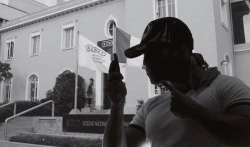 El 73% invirtió en videovigilancia, el 36% contrató seguridad privada y uno de cada cuatro capacitó a su personal en protocolos de seguridad. Foto: composición/Andina El 73% invirtió en videovigilancia, el 36% contrató seguridad privada y uno de cada cuatro capacitó a su personal en protocolos de seguridad