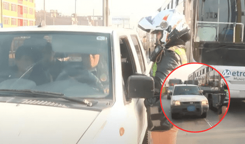 El auto intervenido tenía una lámina oscura sobre la placa, además de una circulina y un radio. Foto: Composición LR
