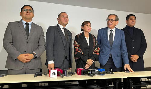 Patricia Benavides apunto contra Delia Espinoza junto a sus abogados