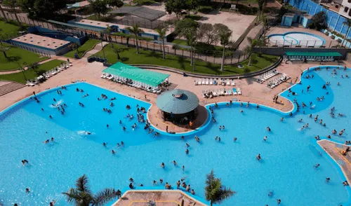 Cumple con las normas de ingreso a la piscina del parque zonal Sinchi Roca: usa ropa de baño, no lleves comida, entre otros. Cumple con las normas de ingreso a la piscina del parque zonal Sinchi Roca: usa ropa de baño, no lleves comida, entre otros.