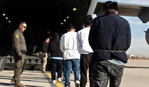 Inmigrantes en EE.UU. podrán ser deportados por ICE a terceros países sin previo aviso.