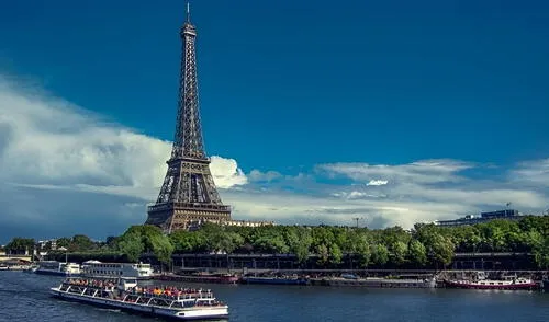 El Sena abre sus aguas al público tras décadas de restricciones. Foto: HBA Para los Juegos Olímpicos de 2024, París limpió el Sena tras 1 siglo de veto.