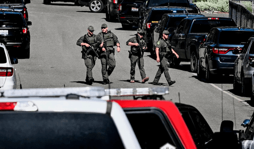 Un francotirador asesinó a dos bomberos que atendían un incendio forestal en Idaho. Un francotirador asesinó a dos bomberos que atendían un incendio forestal en Idaho.