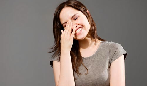 La risa fue clave para sobrevivir: avisaba al grupo que todo estaba bien. Reír unía al grupo: era una señal de calma, juego y conexión.