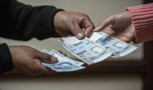 Trabajadores del sector público recibirán aguinaldo de 300 soles por Fiesta Patrias.