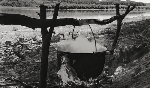 La menor de apenas un año cayó dentro de una olla con garbanzos en la India
