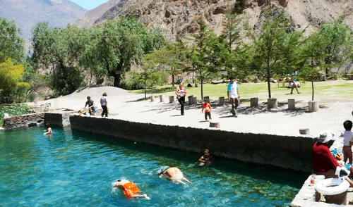 En las aguas que tengan mayor temperatura se debe de evitar permanecer mucho tiempo, si sientes sueño lo mejor es retirarte.