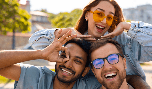 Las mejores frases emotivas para celebrar el Día del Amigo.