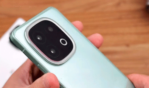 Así luce el módulo fotográfico del iQOO 13. Así luce el módulo fotográfico del iQOO 13. Foto: captura de YouTube/Via Tech