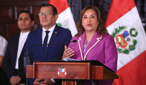 Dina Boluarte se aumentó el sueldo. Un sector del Congreso le pide que rinda cuentas.