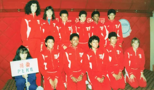 La última vez que la selección peruana vóley ante Brasil fue en la final del Sudamericano de 1993 por 3-1. Entre las líderes de aquella selección se encontraban Natalia Málaga, Cenaida Uribe y Gaby Pérez.