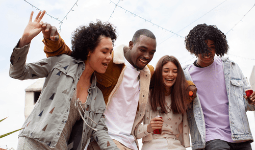 Comparte en redes sociales mensajes, dedicatorias e imágenes para celebrar el Día del Amigo.