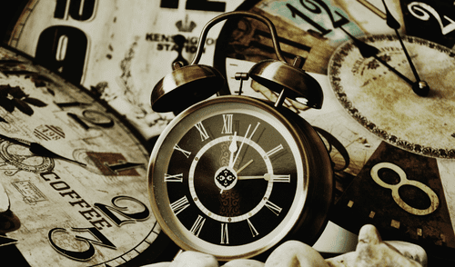 La diferencia entre un siglo y una década radica en su duración. La diferencia entre un siglo y una década radica en su duración.