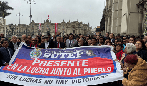 Celebración por el Día del Maestro y 53 años del SUTEP en Plaza de Armas. Foto: Cortesía. Celebración por el Día del Maestro y 53 años del SUTEP en Plaza de Armas. Foto: Cortesía.
