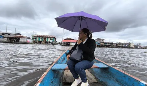 Por vocación. Maricruz Pizango viaja dos horas para llegar a la IE San Francisco. El colegio está ubicado en medio del río Atalaya, en Belén, zona que sufre constantes inundaciones. Foto: La República Por vocación. Maricruz Pizango viaja dos horas para llegar a la IE San Francisco. El colegio está ubicado en medio del río Atalaya, en Belén, zona que sufre constantes inundaciones. Foto: La República