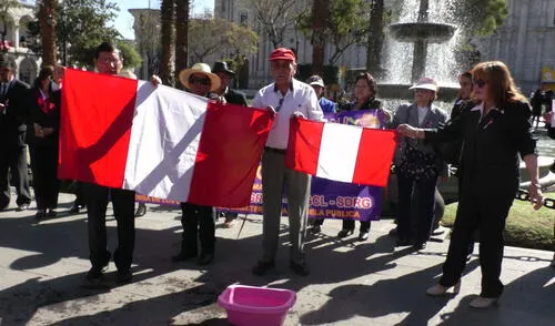 Profesores del Simag denunciaron que no les dejaron desfilar en su día. Foto: Mirelia Quispe - La República.