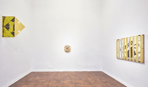 El oro es uno de los elementos constantes en el trabajo de Darío Escobar y no como símbolo de lujo. Imagen: Difusión. El oro es uno de los elementos constantes en el trabajo de Darío Escobar y no como símbolo de lujo. Imagen: Difusión.