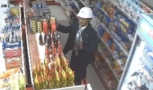 Los negocios aledaños alertan que este delincuente es reincidente, vistiéndose con trajes formales para pasar desapercibido.