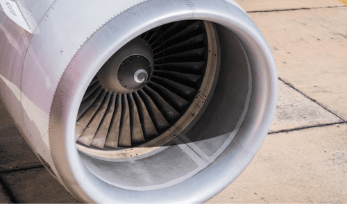 El suceso, que ocurrió minutos antes del despegue con destino a Asturias, generó el cierre del aeropuerto por dos horas.