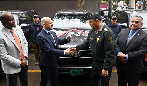 Embajada estadounidense proporciona vehículos para lucha contra las drogas en el Perú. Embajada estadounidense proporciona vehículos para lucha contra las drogas en el Perú.
