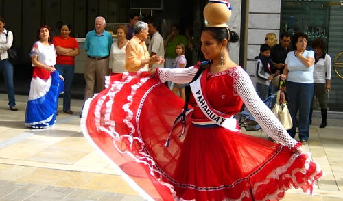 Paraguay, único país sudamericano con bilingüismo oficial por ley. Desde 1992, Paraguay sostiene legalmente su español y guaraní como idiomas.
