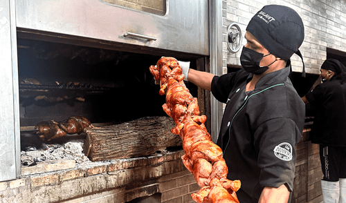 Se espera que el día del pollo a la brasa mueva millones en la economía nacional ese día. Fuente :Difusión Se espera que el día del pollo a la brasa mueva millones en la economía nacional ese día