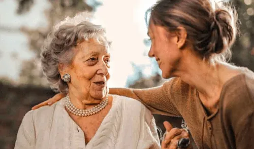 Hay menos niños y jóvenes, y más adultos mayores. Hay menos niños y jóvenes, y más adultos mayores. Foto: Mejor en tu casa