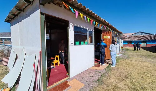 Padres y menores esperan la construcción de la nueva sede desde el 2023. Padres y menores esperan la construcción de la nueva sede desde el 2023. Créditos: Luis Álvarez / La República.