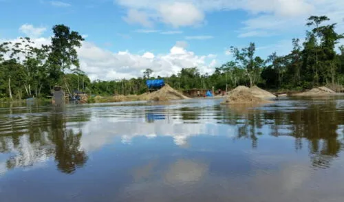 La minería ilegal avanza de manera incontrolable sobre el río Santiago, en Amazonas. La minería ilegal avanza de manera incontrolable sobre el río Santiago, en Amazonas.