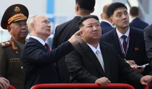 Kim Jong‑un y Vladimir Putin frente a cohetes Angara, símbolo de cooperación militar