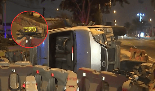 Miniván volcada en av. Javier Prado tras chocar contra separadores de corredor rojo.