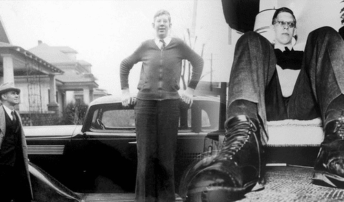 Robert Wadlow luchaba por ser un joven normal, debido a que su altura lo limitaba.