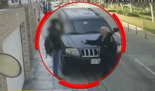 Según vecinos de la zona, el actuar del adulto mayor es constante en la zona: no es la primera vez que reacciona de esa manera. Según vecinos de la zona, el actuar del adulto mayor es constante en la zona: no es la primera vez que reacciona de esa manera.