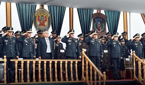 Abogado del diablo. El ex Ministro del Interior Juan Santivañez, patrocinó a los prófugos suboficiales PNP en retiro Cesar Cutti Sueldo, Fernando Chuquisengo y Edgardo Vilela Mandujano integrantes del "Escuadrón de la Muerte". Foto: La República