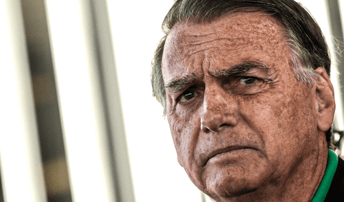 Los agentes llegaron al domicilio de Bolsonaro para colocarle una tobillera electrónica, después de que el Tribunal Supremo Federal detectara un creciente riesgo de fuga. Foto: AFP Los agentes llegaron al domicilio de Bolsonaro para colocarle una tobillera electrónica, después de que el Tribunal Supremo Federal detectara un creciente riesgo de fuga. Foto: AFP