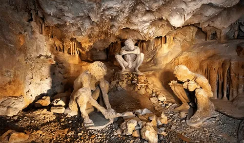 El muro de piedra ubicado dentro de la Cueva de Theopetra data de hace 23.000 años. El muro de piedra ubicado dentro de la Cueva de Theopetra data de hace 23.000 años.