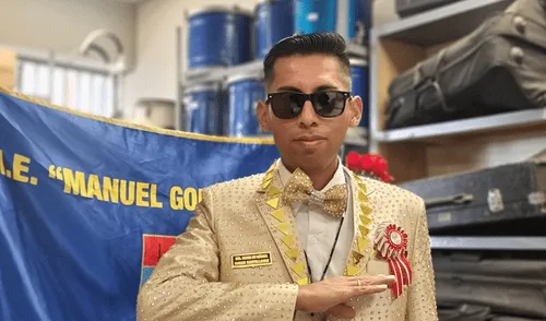 Profesor 'bailarín' vuelve a ganar desfile escolar y conmueve al revelar que tiene cáncer Profesor 'bailarín' revela que tiene cáncer