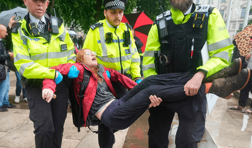 La Policía de Londres arrestó a 55 manifestantes que marcharon en favor de Palestina. La Policía de Londres arrestó a 55 manifestantes que marcharon en favor de Palestina.