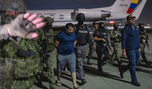 'Fito', líder de la banda Los Choneros, partió en un vuelo del Departamento de Justicia de EE.UU. hacia Nueva York, luego de aceptar la extradición.