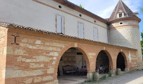 La finca de Rivière se convirtió en escenario de su muerte el jueves por la noche. La finca de Rivière se convirtió en escenario de su muerte el jueves por la noche.