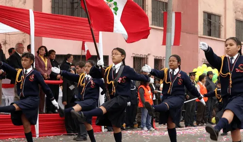 Sigue todos los acontecimientos sobre este desfile escolar 2025. Foto: Composición LR