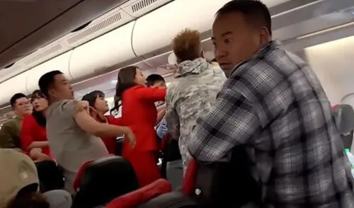 Sucedió durante un vuelo de Air Asia.