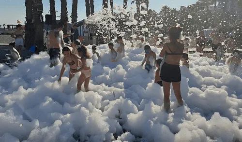 Sienna Crank sufrió una profunda herida durante una fiesta de espuma en Turquía. Sienna Crank sufrió una profunda herida durante una fiesta de espuma en Turquía.