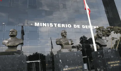 Astudillo aclaró que la Ley N.° 32560 reconoce solo tres símbolos patrios. Foto: Agencia Andina Astudillo aclaró que la Ley N.° 32560 reconoce solo tres símbolos patrios