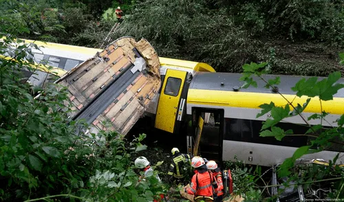 Un accidente de tren en Alemania acabó con la vida de al menos 3 personas y dejó múltiples heridos. Un accidente de tren en Alemania acabó con la vida de al menos 3 personas y dejó múltiples heridos.