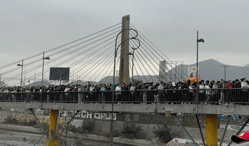 Ciudadanos presentan dificultades para cruzar puente ubicado cerca a la Panamericana Norte. Foto: Deyna Cornejo/LR Ciudadanos presentan dificultades para cruzar puente ubicado cerca a la Panamericana Norte. Foto: Deyna Cornejo/LR