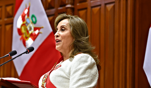 Dina Boluarte no lee el mensaje a la nación de manera completa.