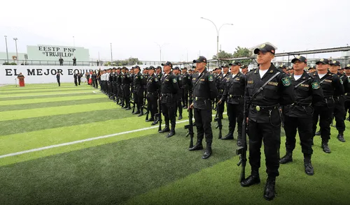 Comparaciones. Al terminar su mandato, la presidenta dijo que habrá 21.000 efectivos, pero no mencionó a los 10.000 que han pasado al retiro. Foto: difusión