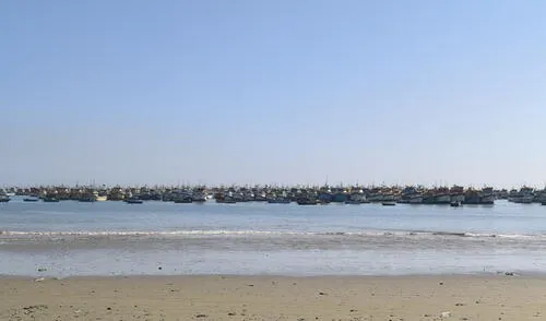 Autoridades ordenaron el cierre temporal de muelles a lo largo del litoral peruano hasta que se levante la alerta de tsunami.